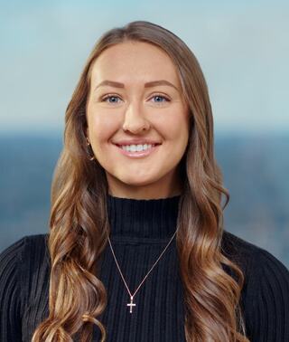 Rachel Hayes headshot